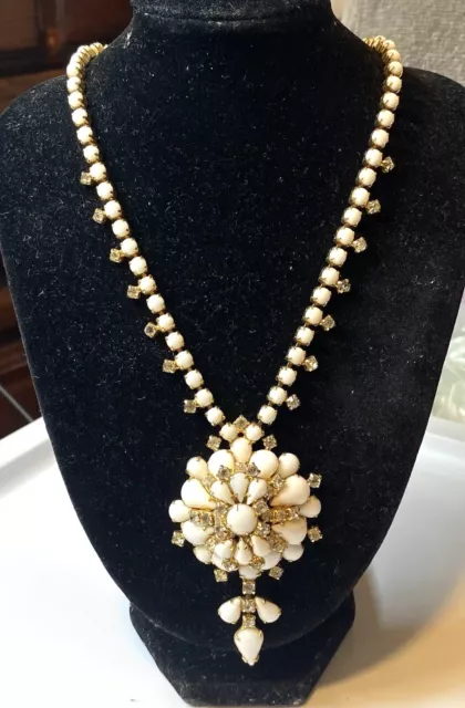 10. 234 Vintage magnificent necklace, gold tone, milk glass