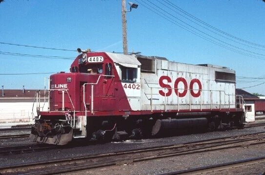 Soo 4402 Gp-38-2 Shiller Park Il (Soo Line) Original Slide 05-14-88 T20-9