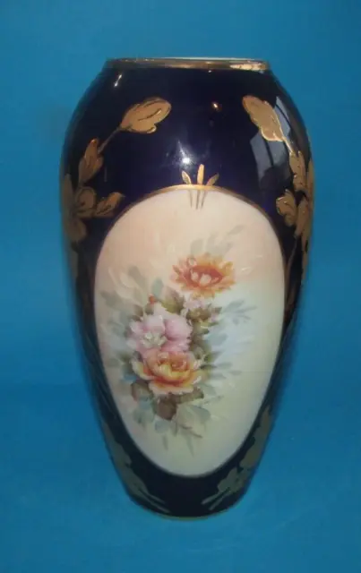Vase en porcelaine de limoges - peint main par Daniel Moreau porcelain vase 25cm