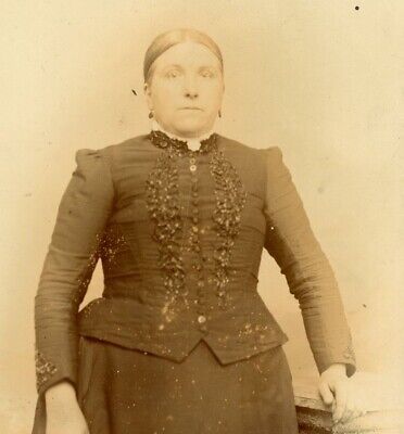 Antique cabinet card photograph portrait lady black buttoned top Victorian #2