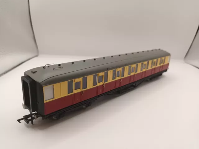 Hornby R4179A  BR 61ft 6in Corridor 1st Class Coach E11020E