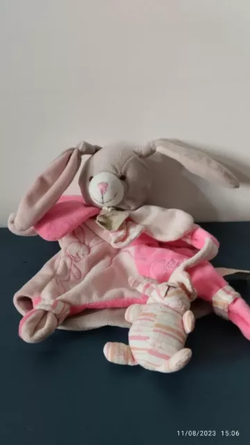 DOUDOU ET COMPAGNIE marionnette lapin rose Célestine