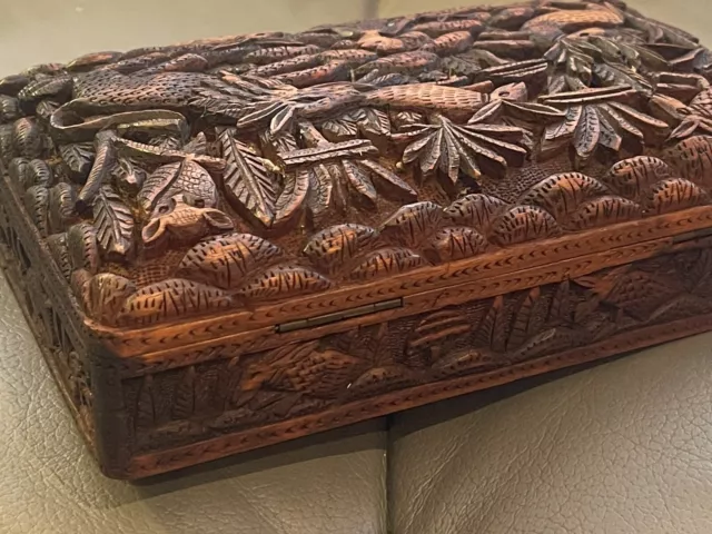 Early 20th Century Hand Carved Indian Cigar Box 20cm x 12.5cm x 5cm 3