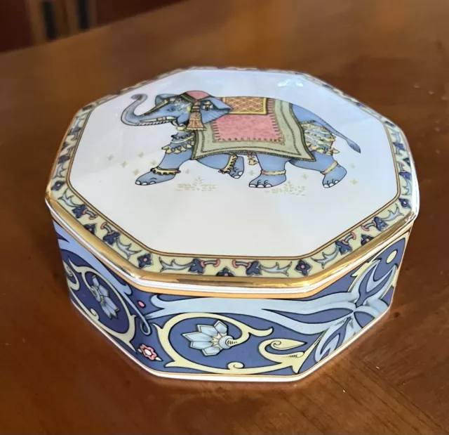 VTG Wedgwood  Blue Elephant  Bone China England Lidded Trinket Box Jewelry 1992