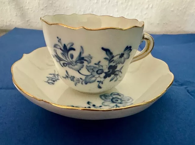 MEISSEN PORZELLAN - MOKKA TASSE / ESPRESSO - BLAU-WEISS - BLAUE BLUMEN mit Goldr