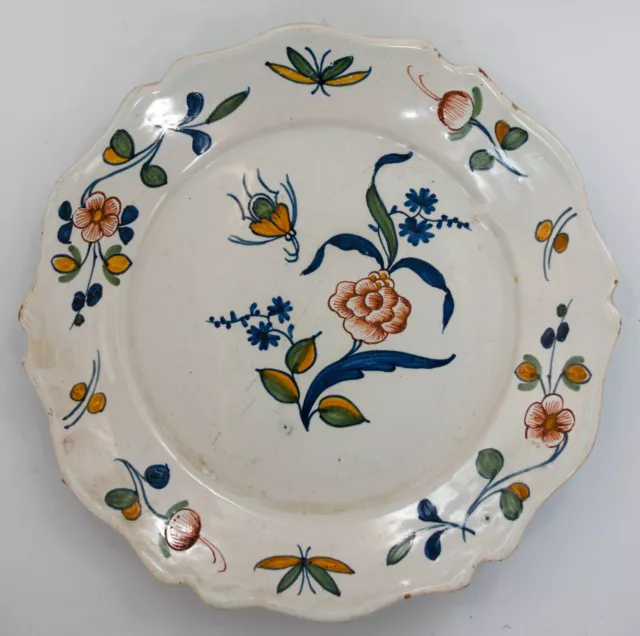 Paire d'assiettes en faience de Nevers