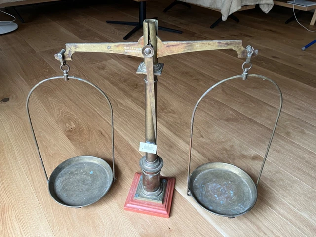 Sehr schöne antike Balkenwaage Messing