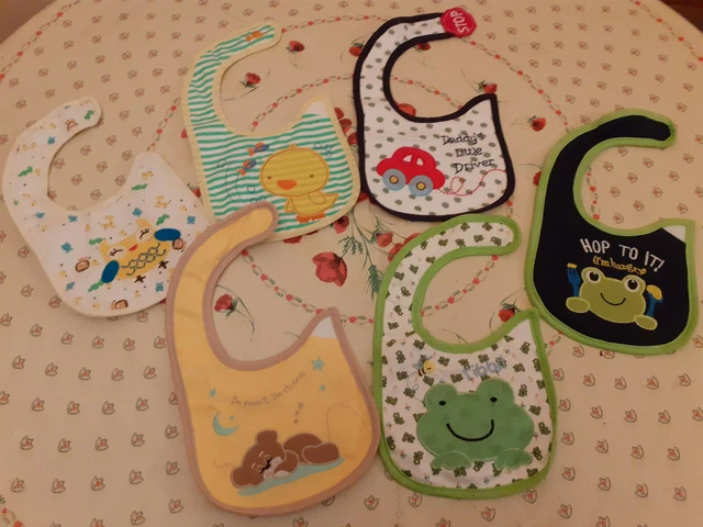Lot 6 bavettes bébé premier âge enfant ( 4 neuves / 2 occas )