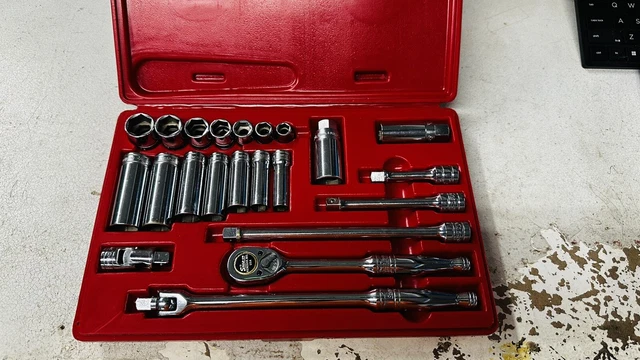 Snap On Tools 22 pc 3/8" Drive 6-Point SAE General Service Socket Set PB17B