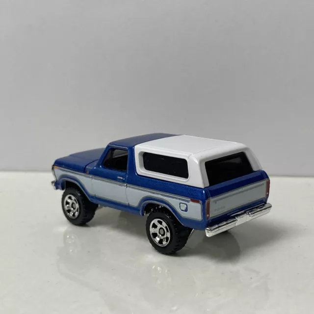 1978 78 Ford Bronco XLT Collectible 1/64 Scale Diecast Diorama Model 3