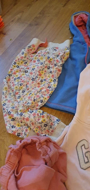 Girls clothes bundle age 4-6years Inc salt rock, Gap 7