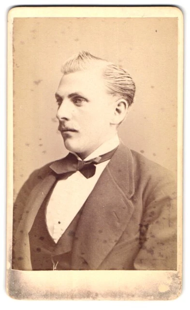 Fotografie Otto Reitmayer, München, Kaufinger-Strasse 9, Portrait junger Mann i
