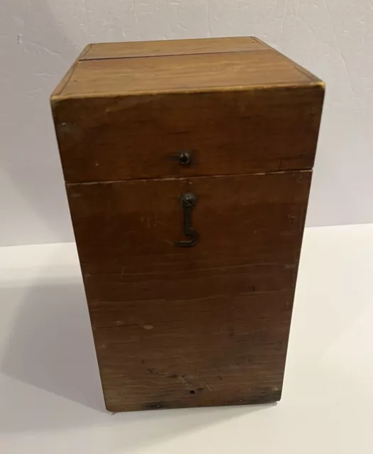 Vtg Latched Wooden Box.  Approx. 10 x 6 x 8