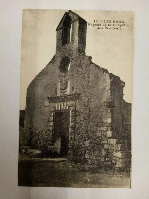 Cpa Les Baux Façade De La Chapelle Des Continents