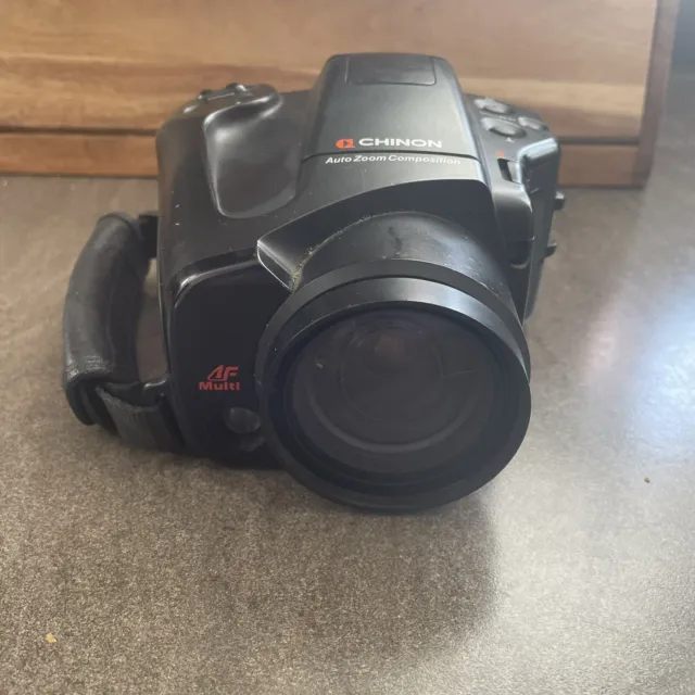Fotocamera Chinon 35 mm Genesis III zoom macro 38-110 mm punta e scatta nero non testato