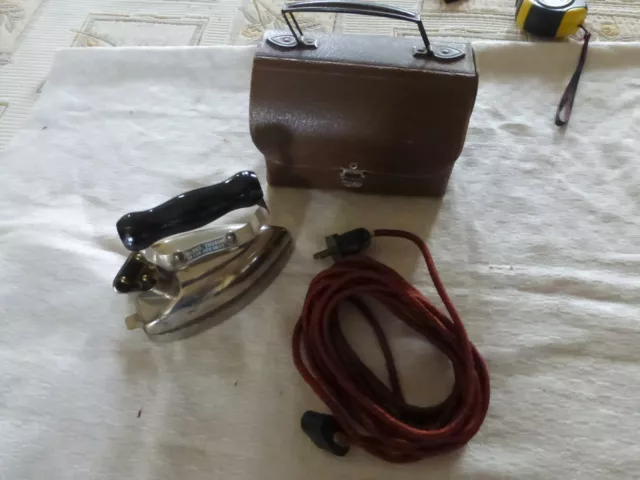 petit fer a repasser de voyage CARLUS TOURING complet + coffret  enfant  poupée