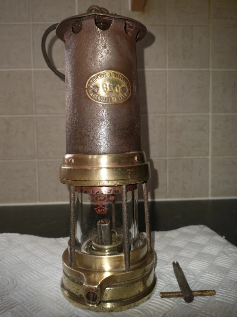 Thomas & Williams Screw Lock Miners Lamp