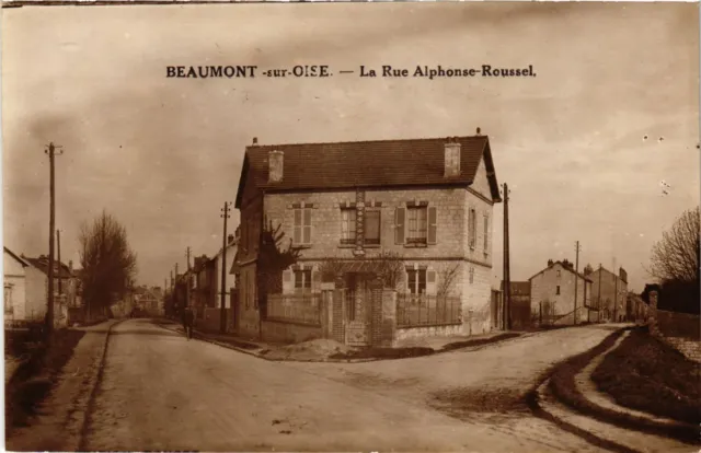 CPA  Beaumont-sur-Oise - La Rue Alphonse-Roussel       (290645)