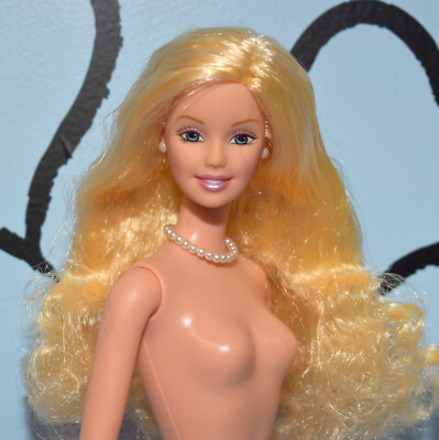STANDARD BARBIE TALK of the Town Belly Button, Blonde Hair, Blue Eyes