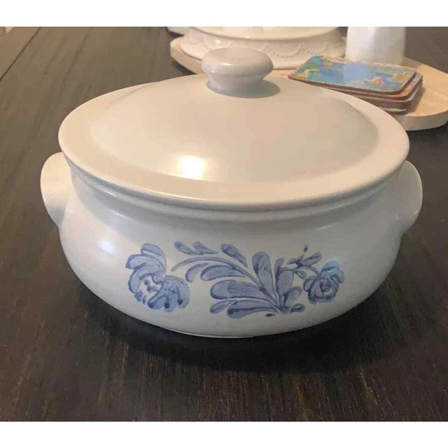 Vintage Pfaltzgraff Yorktowne 2 Quart Covered Casserole Dish Made In Usa