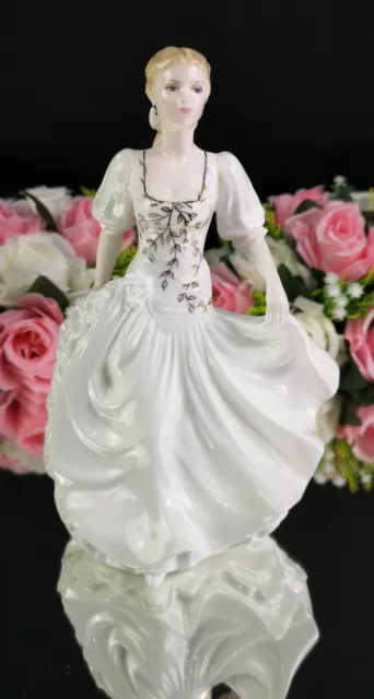 Coalport Figurine ''Ladies of Fashion''