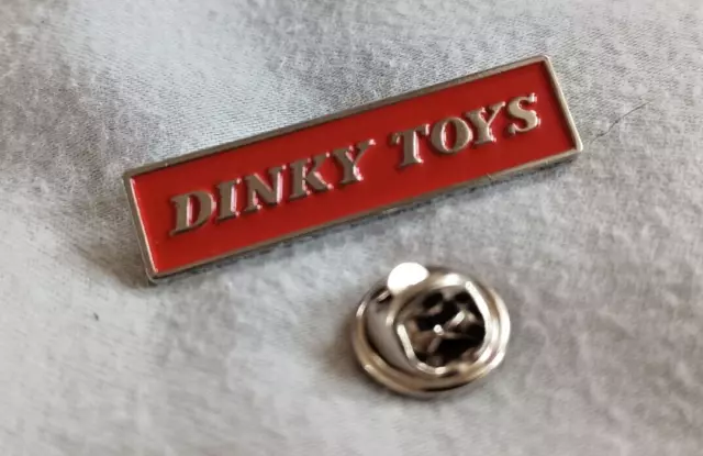 Atlas Editions Dinky Toys Pin Badge & Original Dinky Road Sign. 2