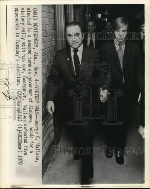 1970 Press Photo Governor George Wallace & son, walking hand in hand, Alabama