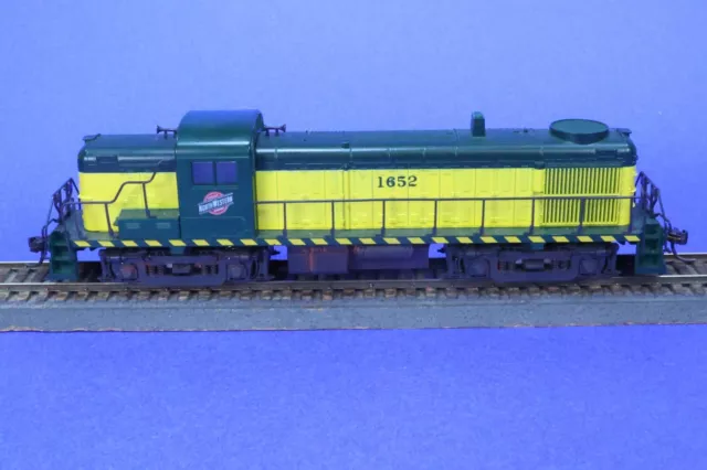 Atlas / Kato HO Scale CNW Chicago Northwestern Powered RS-3 Diesel Engine 1652