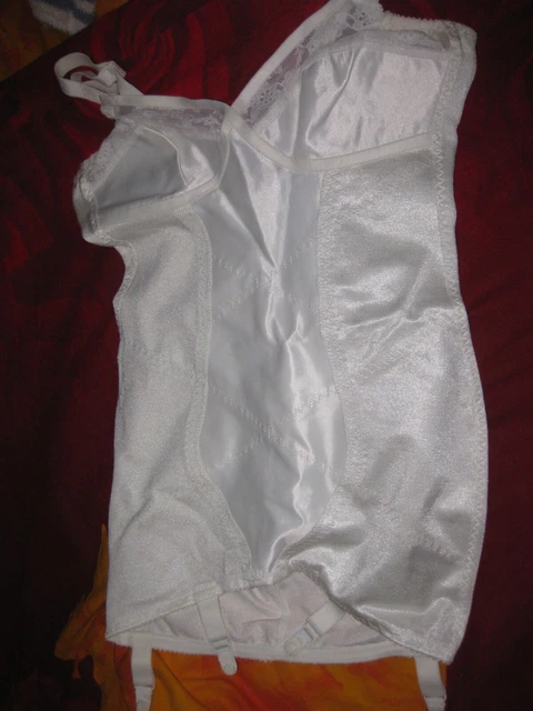    CINTURA/CORSETTO VINTAGE COPPA 36 B bianco M&S/ST MICHAEL