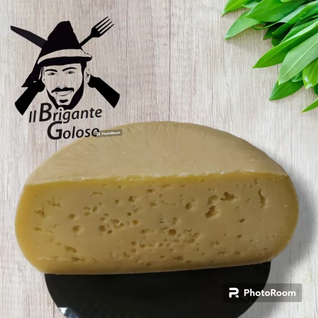 Formaggio PECORINO CAPRINO CALABRESE , Primo Oro, stagionato di pecora
