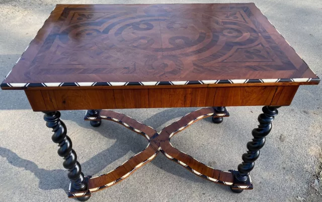 Table  bureau marqueté de style Louis XIII Epoque XIX ème siècle