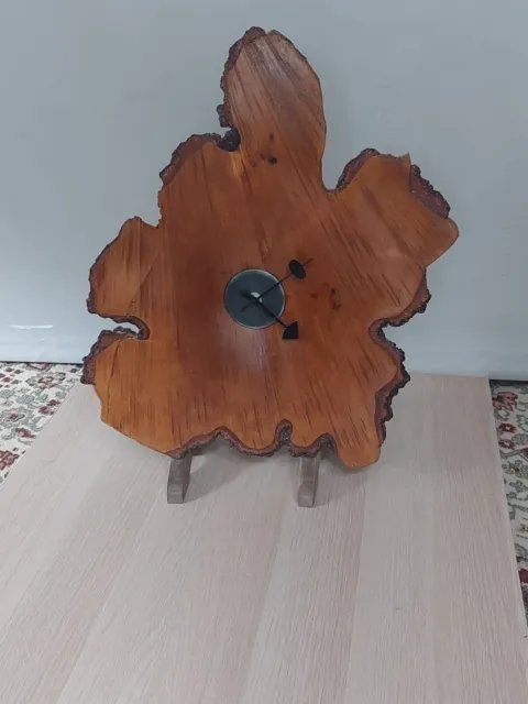 Reloj de madera, natural, artesanal, de soporte/pared TJM.