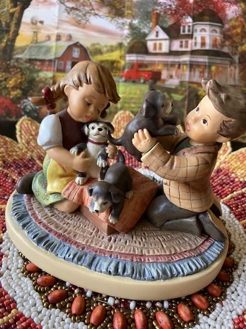 Hummel "Puppy Surprise" Figurine 2016. MINT!!! 2