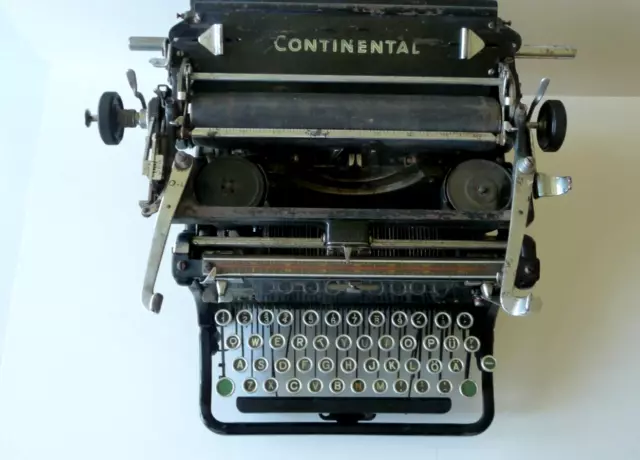 Vintage 1930's Continental Standard German/American Typewriter