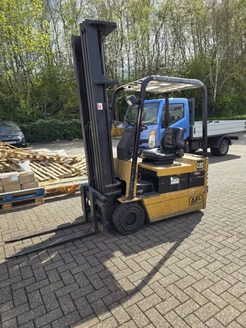 caterpillar fork lift truck