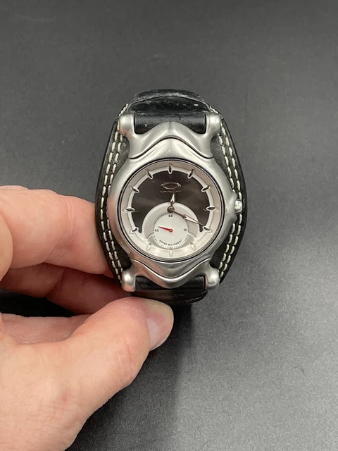 OAKLEY JURY WATCH white saddle back leather silver sunburst