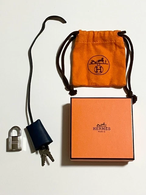 Porte-clés Hermès Authentique En Argent Sterling N°6804 - Occasion En Très Bon état, Couleur Argent