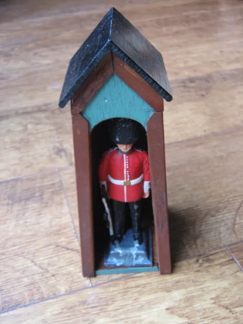 13cm TUDOR CRAFTS GRENADIER GUARD WITH ROYAL SENTRY BOX: HAND CAST & PAINTED....
