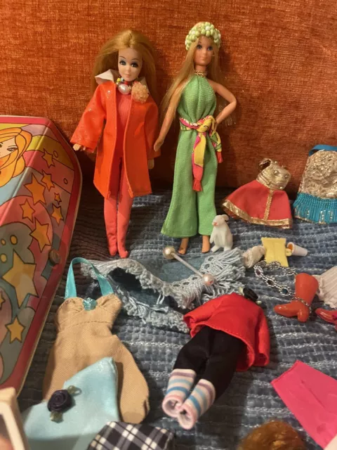 Vintage 1970 Topper Dawn Doll Case Dolls & Large Clothes Lot. Heads