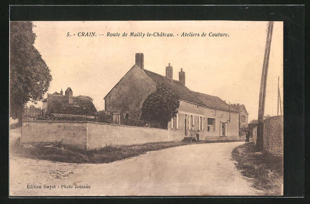 CPA Crain, Route de Mailly-le-Chateau, Couture Workshops