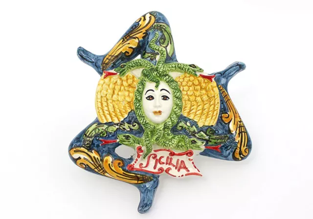 Trinacria siciliana in ceramica di Caltagirone decorata a mano 18 cm