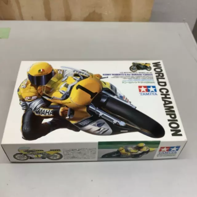 Tamiya 1/12 Yamaha YZR500 GP & Rider Kenny Roberts 14026