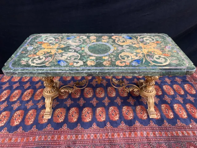 Antico tavolino basso base in legno intagliato e dorato piano marmo e scagliola