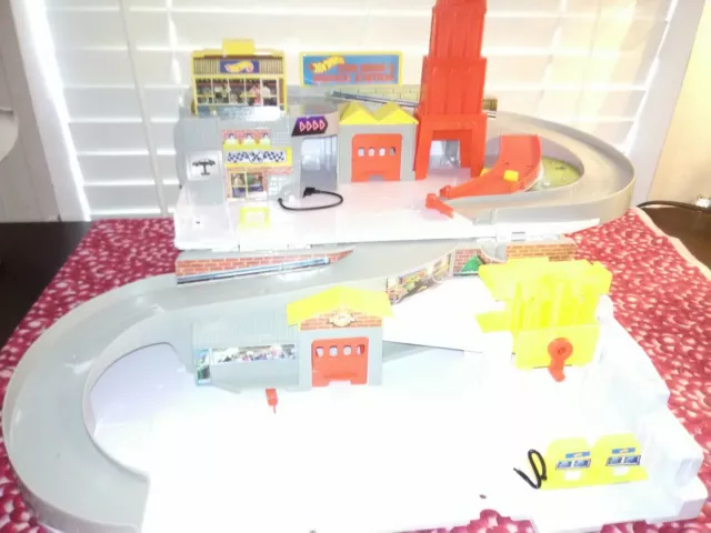 Hot wheels throwback sto & go playset top