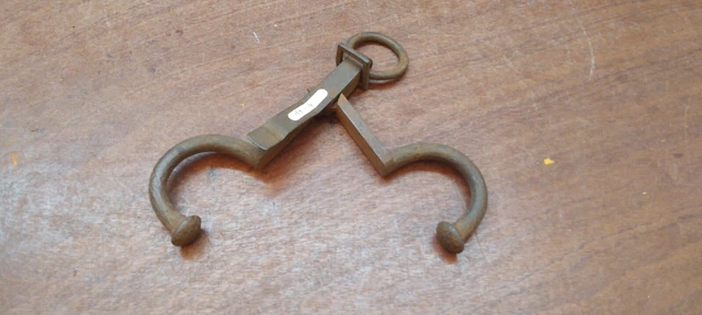 OUTIL ANCIEN MOUCHETTE A BOEUF TAUREAU OU VACHE OUTILLAGE AGRICOLE