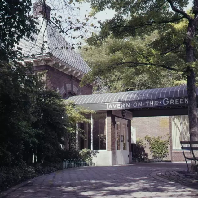 LC18-07   TAVERN ON THE GREEN  Original 2x2 Transparency  1957  CENTRAL PARK, NY