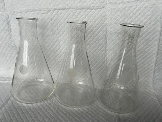 Lot of 3  PYREX Erlenmeyer Glass Scientific Lab Apothecary Flasks 500 ml