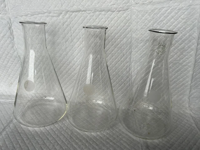 Lot of 3  PYREX Erlenmeyer Glass Scientific Lab Apothecary Flasks 500 ml