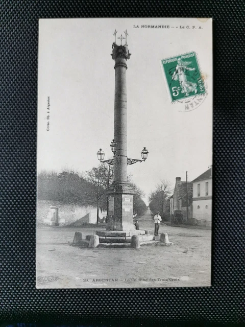 CPA 61 ARGENTAN - La Colonne des Trois Croix