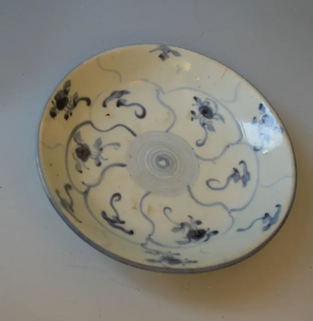 Antique Chinese provincial porcelain plate Ming dynasty C  17th c